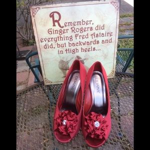 Liliana Deep red rosette heels Size 8